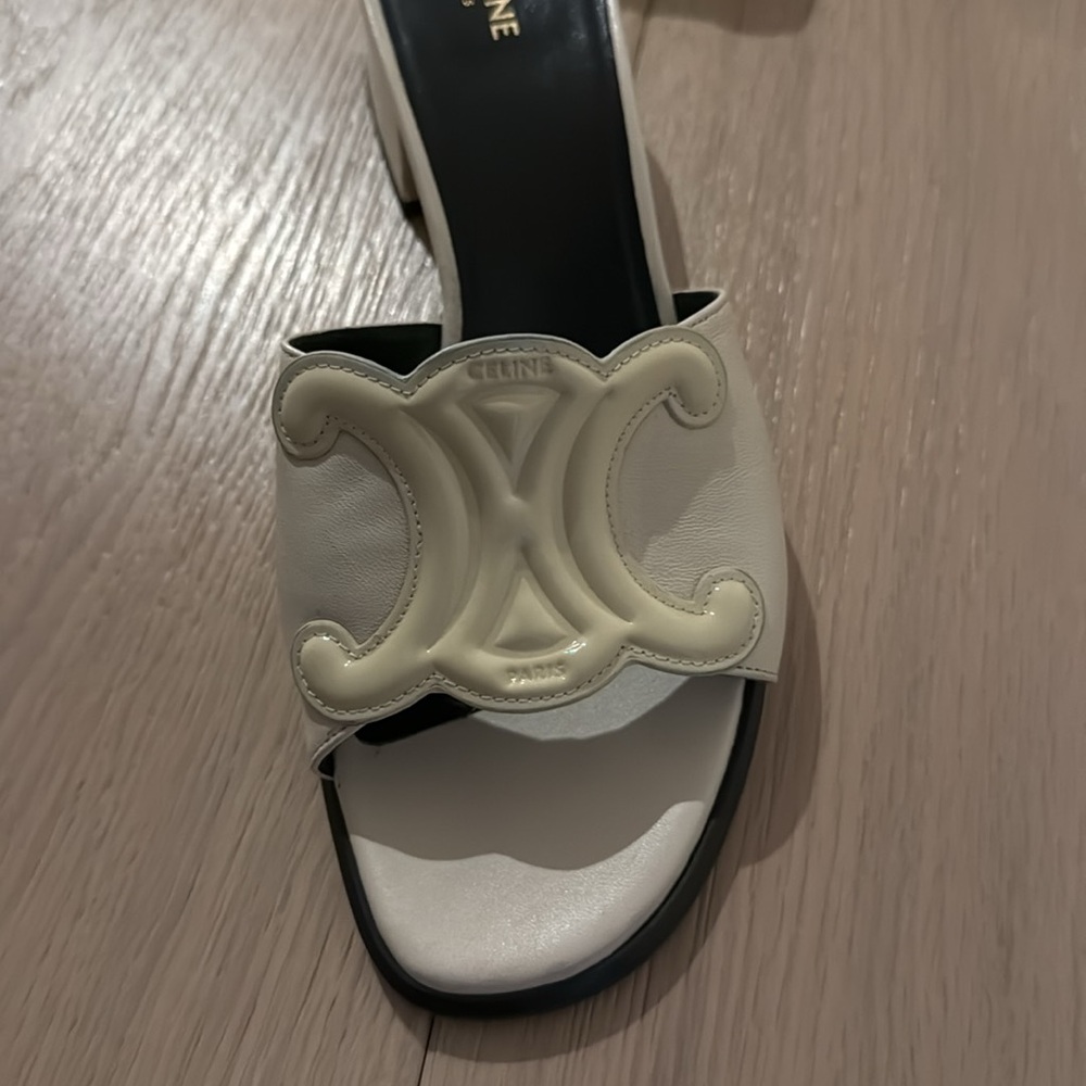 Authentic CELINE Women’s CLEMENCE MULE IN LAMBSKIN AND PATENT CALFSKIN - Picture 5 of 5